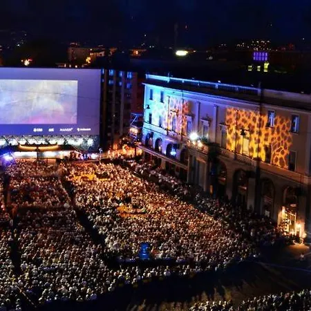 Lungolago Rosso לוקרנו